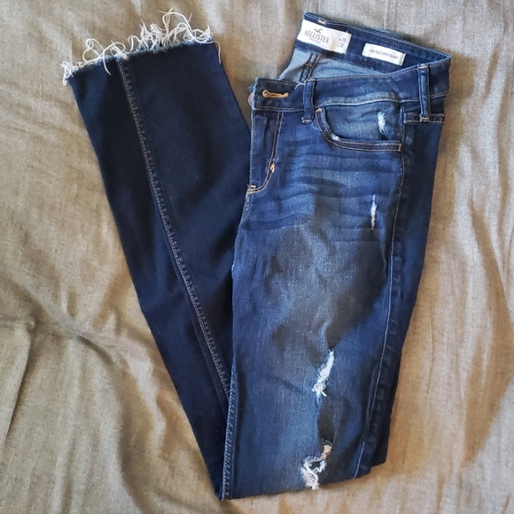 🌸2 for $40🌸 Ripped Hollister jeans - Picture 1 of 4